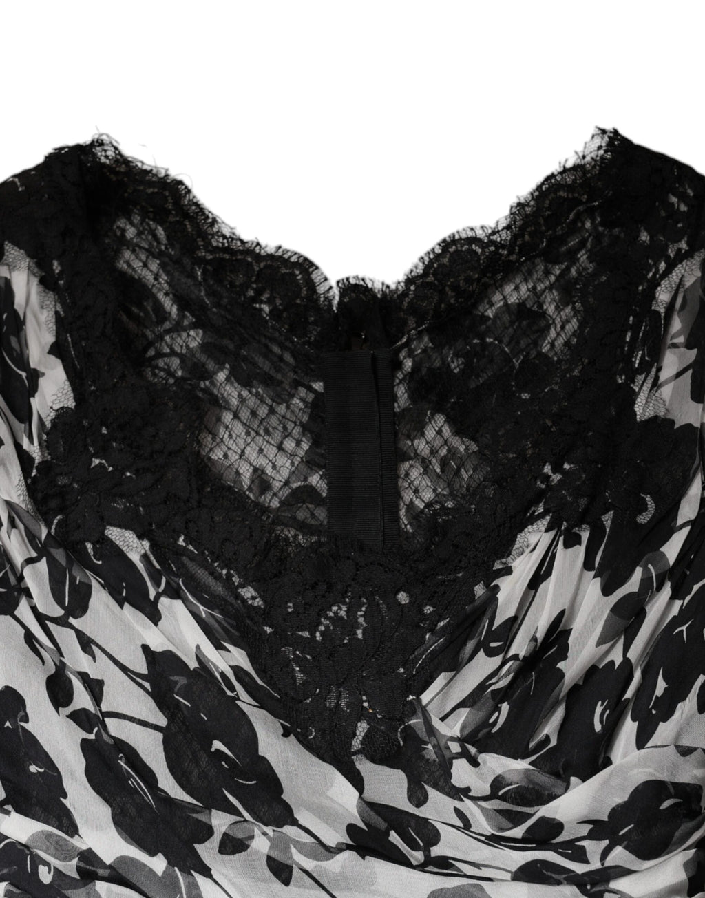 Robe longue maxi en soie noire Dolce & Gabbana avec broderie florale en dentelle et ricamo, élégante et sophistiquée.
