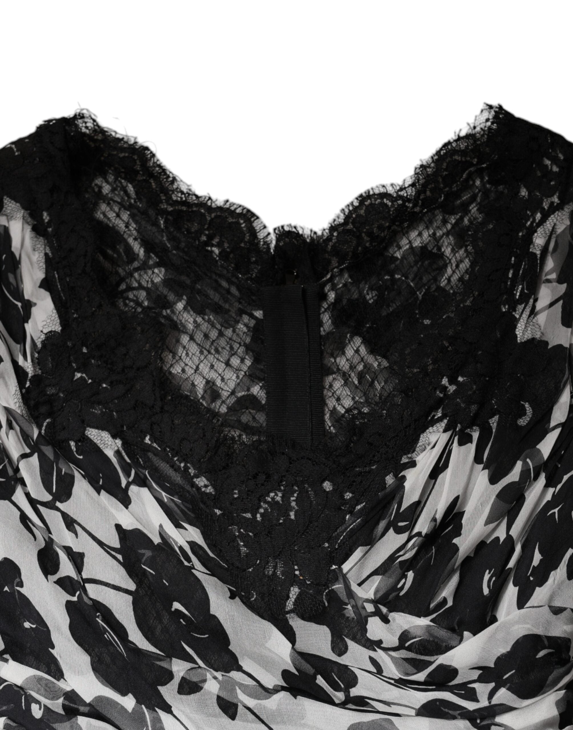 Robe longue maxi en soie noire Dolce & Gabbana avec broderie florale en dentelle et ricamo, élégante et sophistiquée.