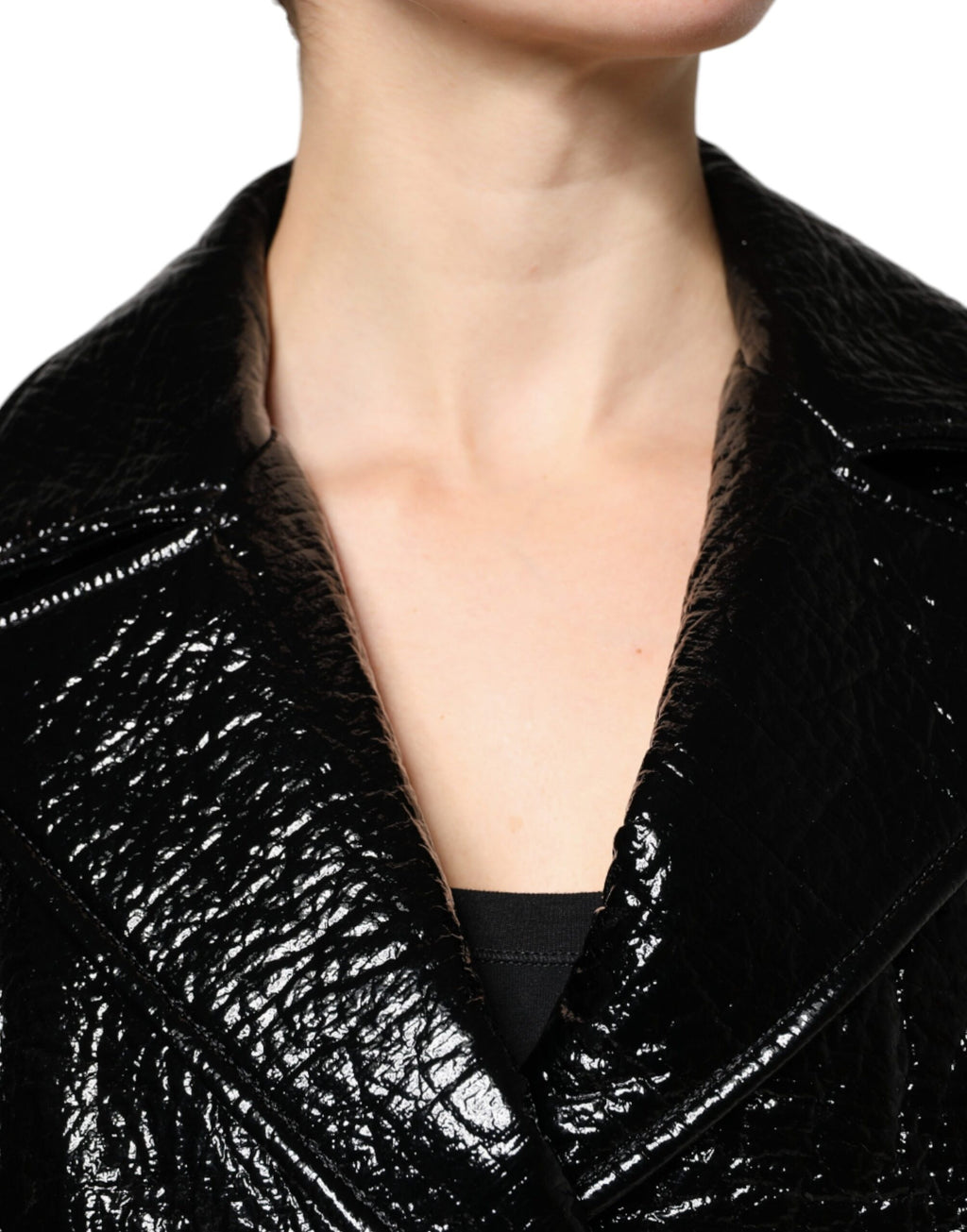 Manteau en cuir noir Dolce & Gabbana à manches longues raccourcies, style élégant et moderne.