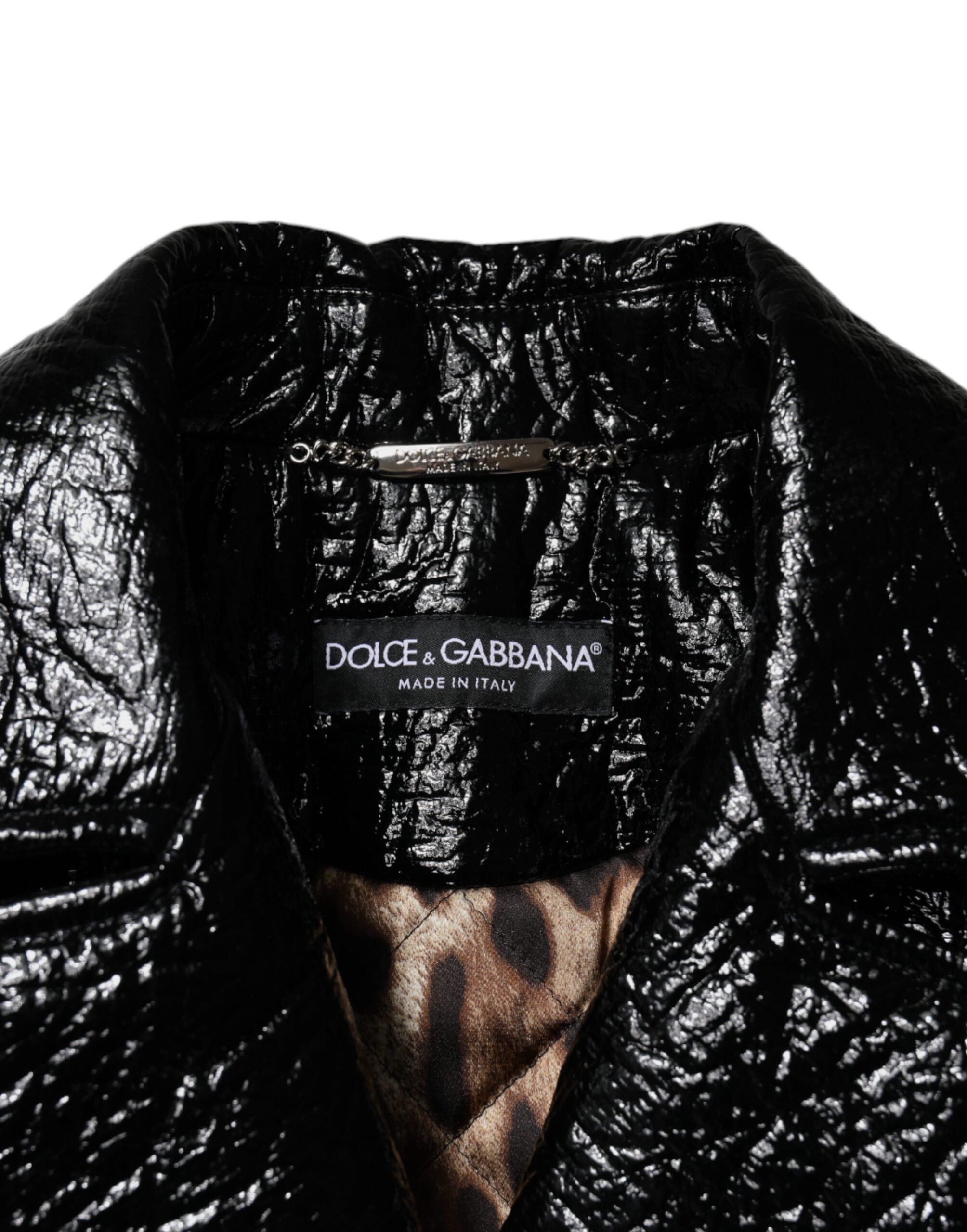 Veste courte en cuir noir Dolce & Gabbana avec manches longues et coupe crop, élégante et sophistiquée.