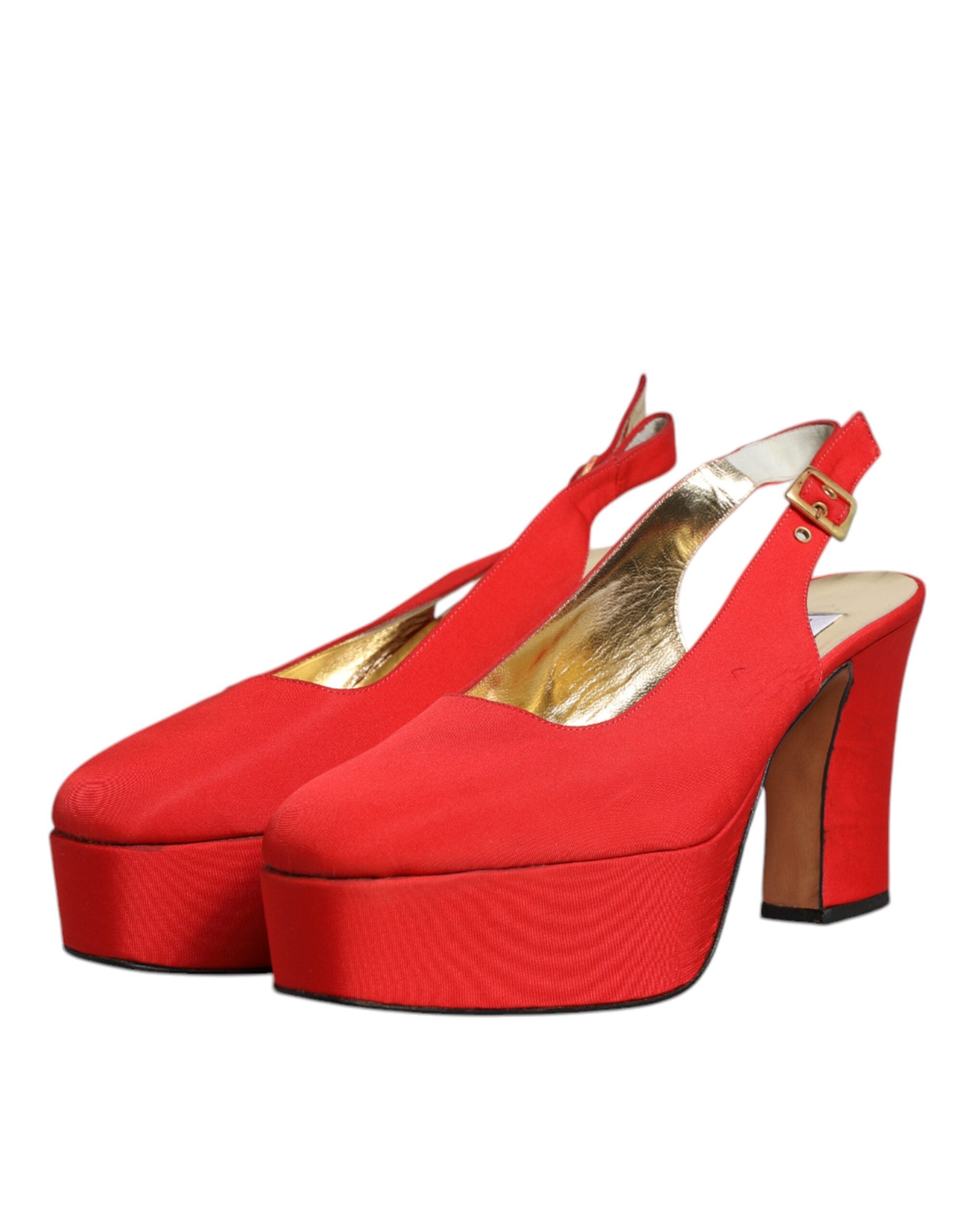 Chaussures à talons rouges Dolce & Gabbana, sandales à plateforme et slingbacks, vue de côté.