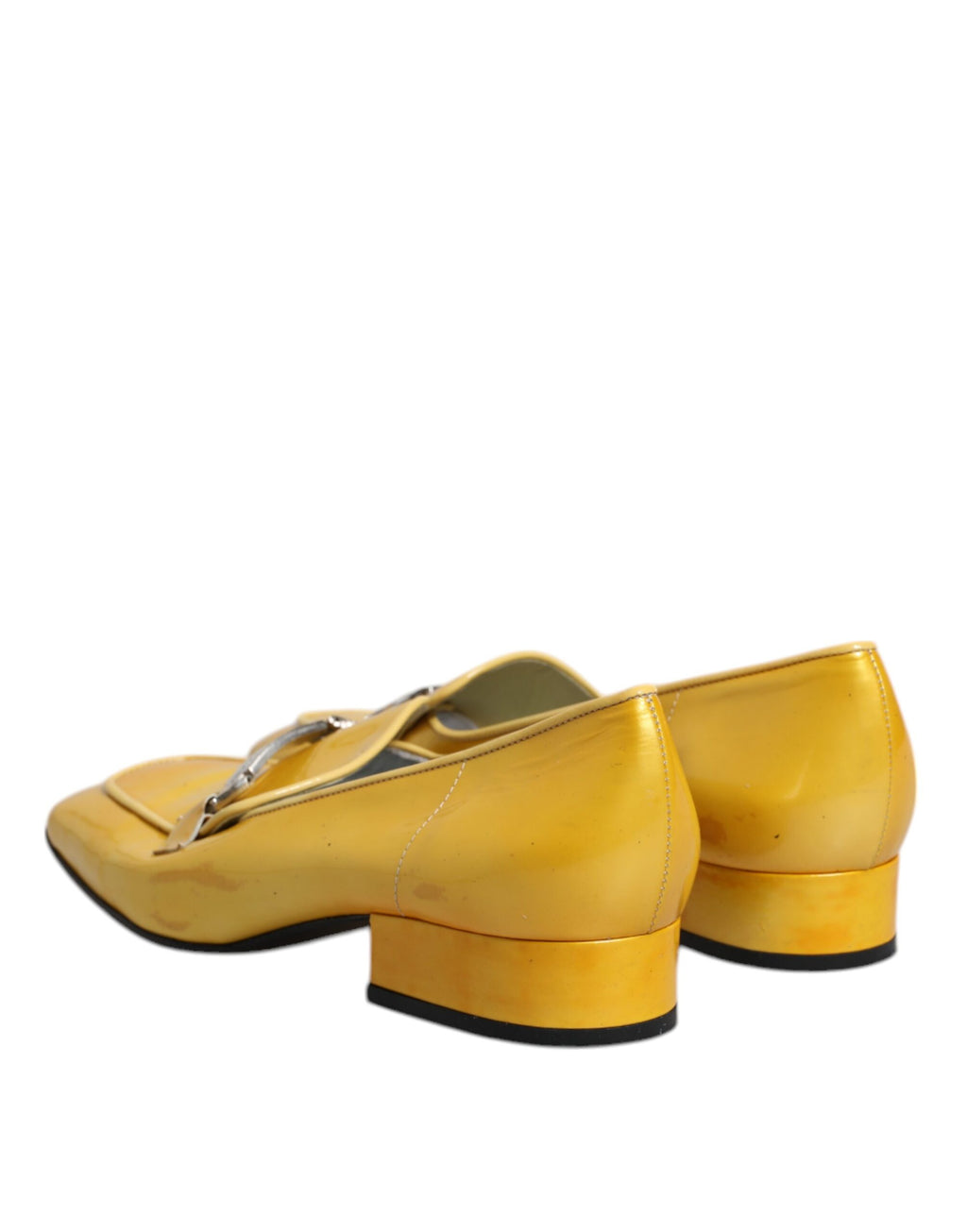 Mocassins Dolce & Gabbana en cuir jaune avec plaque logo, chaussures slip-on élégantes et confortables.