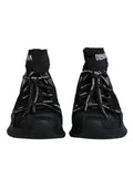 Chaussettes noires Dolce & Gabbana Sorrento avec logo, portées avec des baskets sneakers élégantes.
