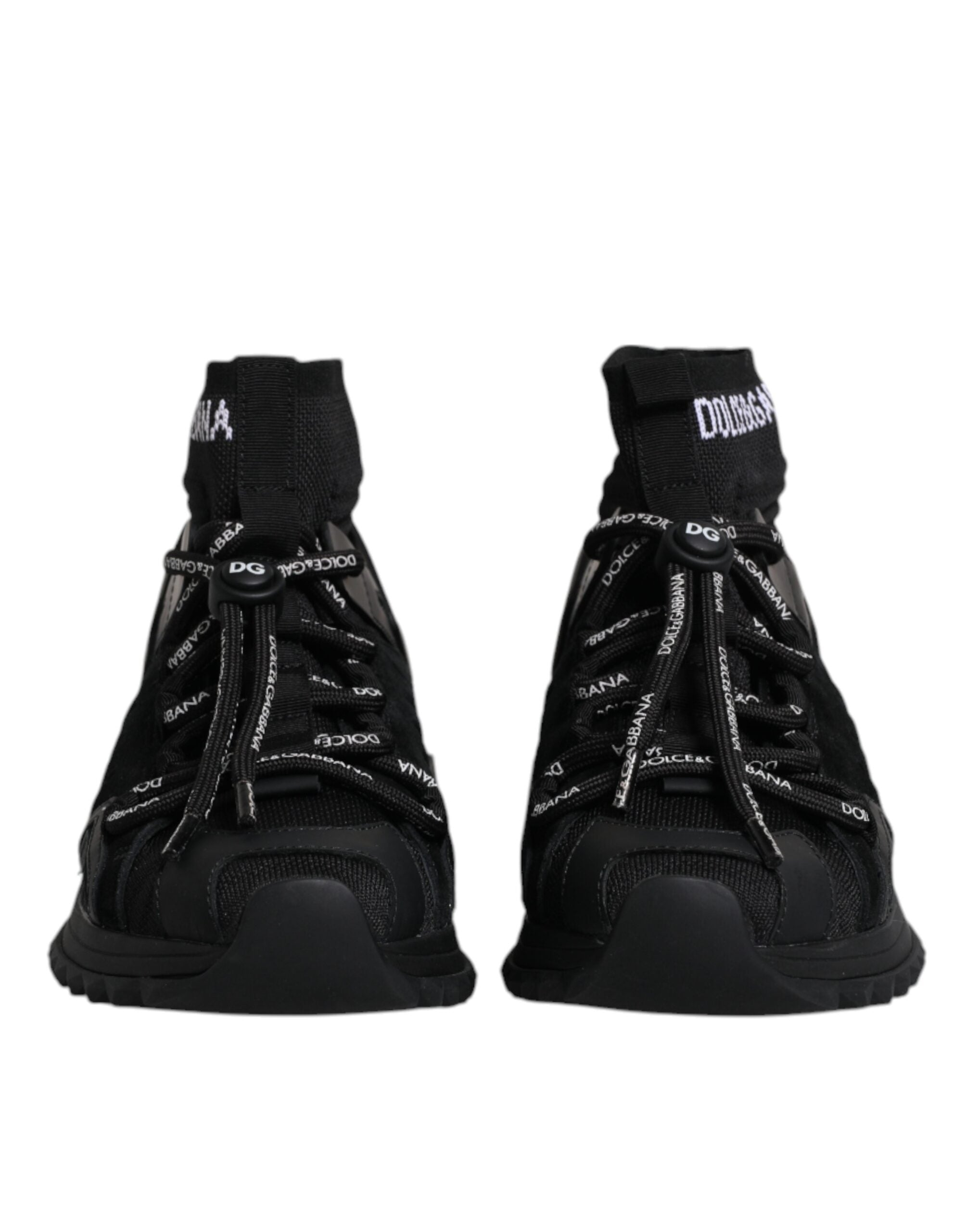 Chaussettes noires Dolce & Gabbana Sorrento avec logo, portées avec des baskets sneakers élégantes.