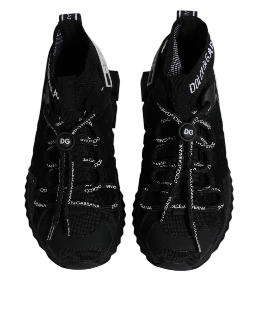 Chaussettes noires Dolce & Gabbana Sorrento avec logo, portées avec des sneakers élégants.