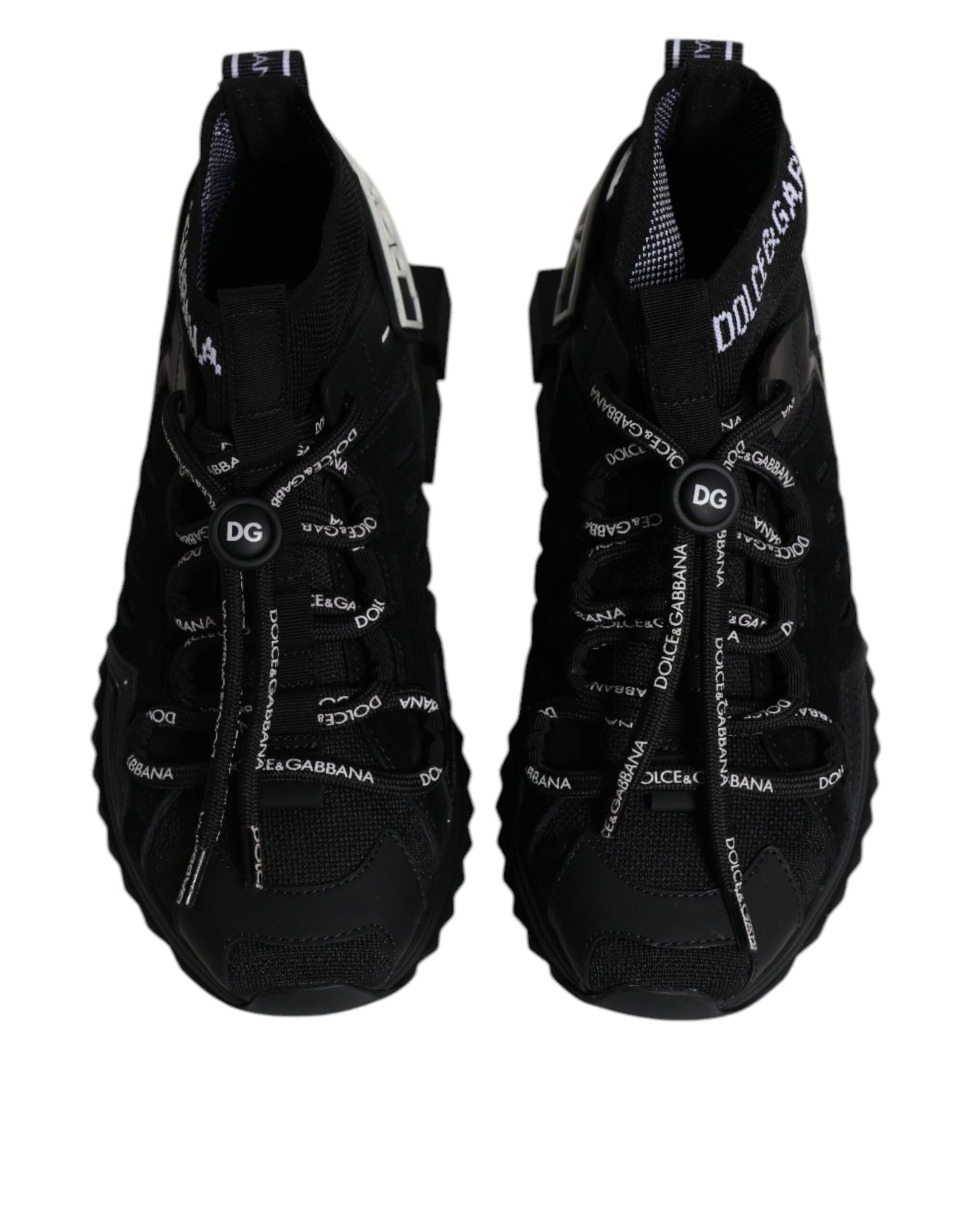 Chaussettes noires Dolce & Gabbana Sorrento avec logo, portées avec des sneakers élégants.