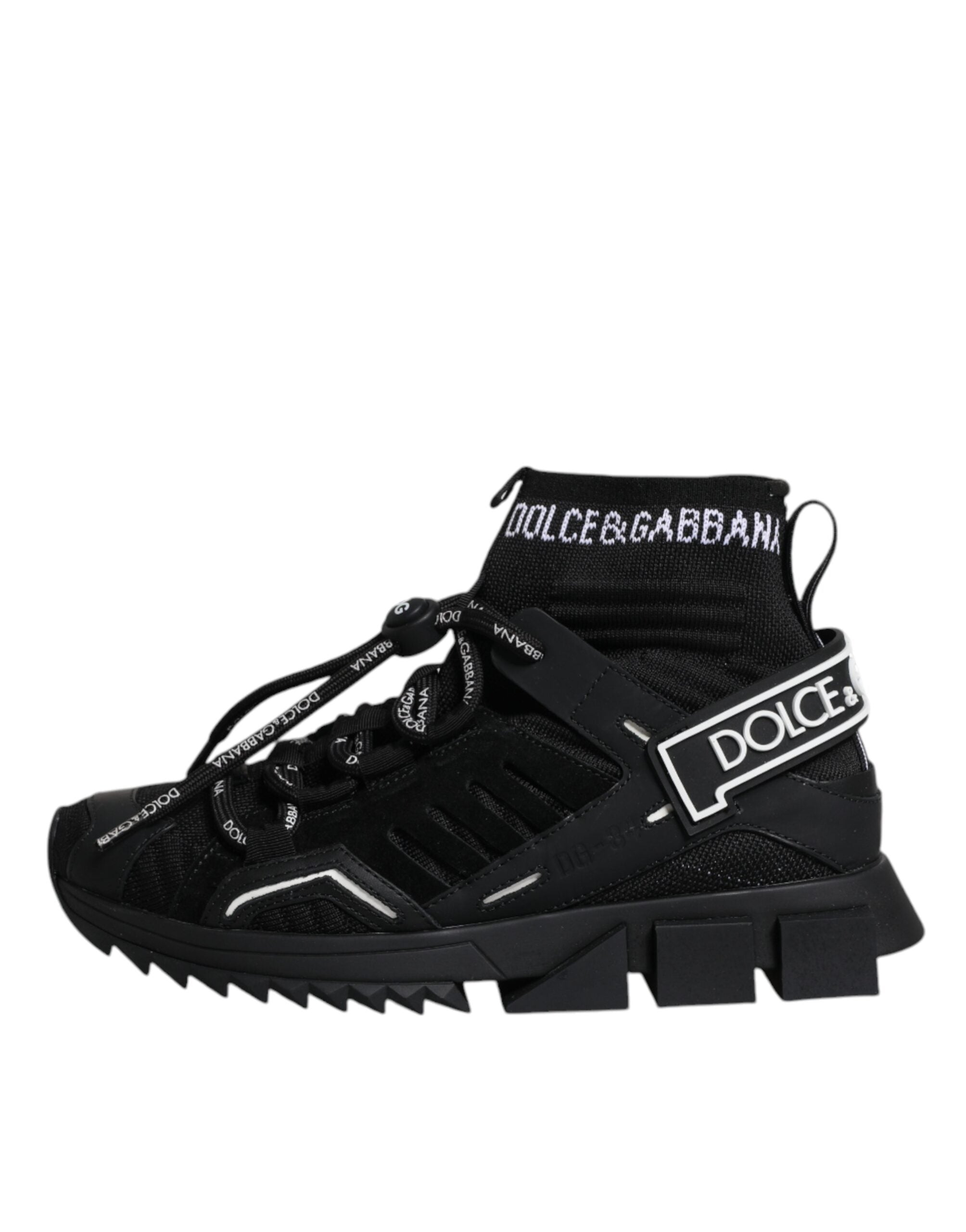 Chaussettes noires Dolce & Gabbana Sorrento avec logo, assorties à des baskets sneakers élégants et modernes.