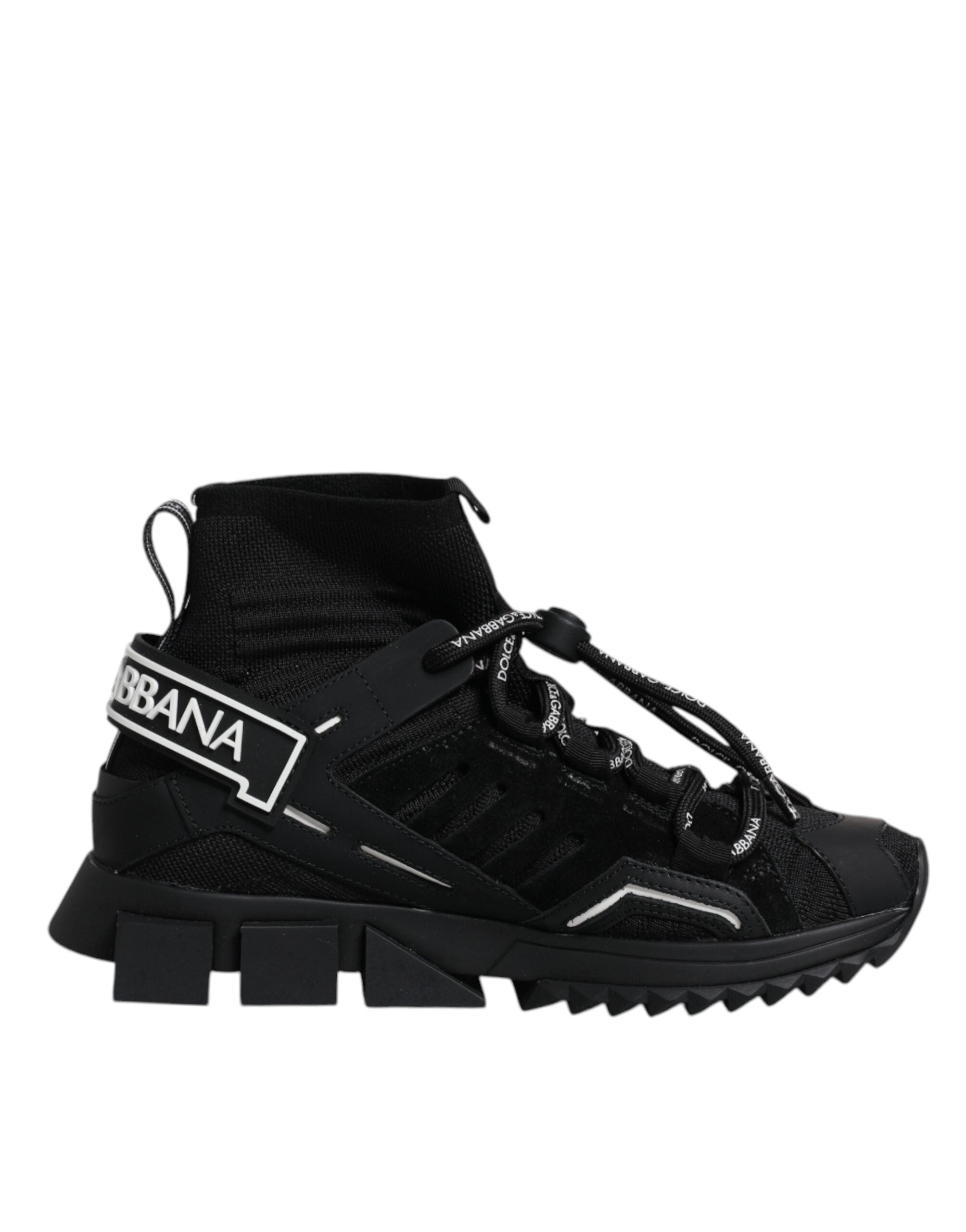 Chaussettes noires Dolce & Gabbana Sorrento avec logo, assorties à des baskets sneakers élégantes.
