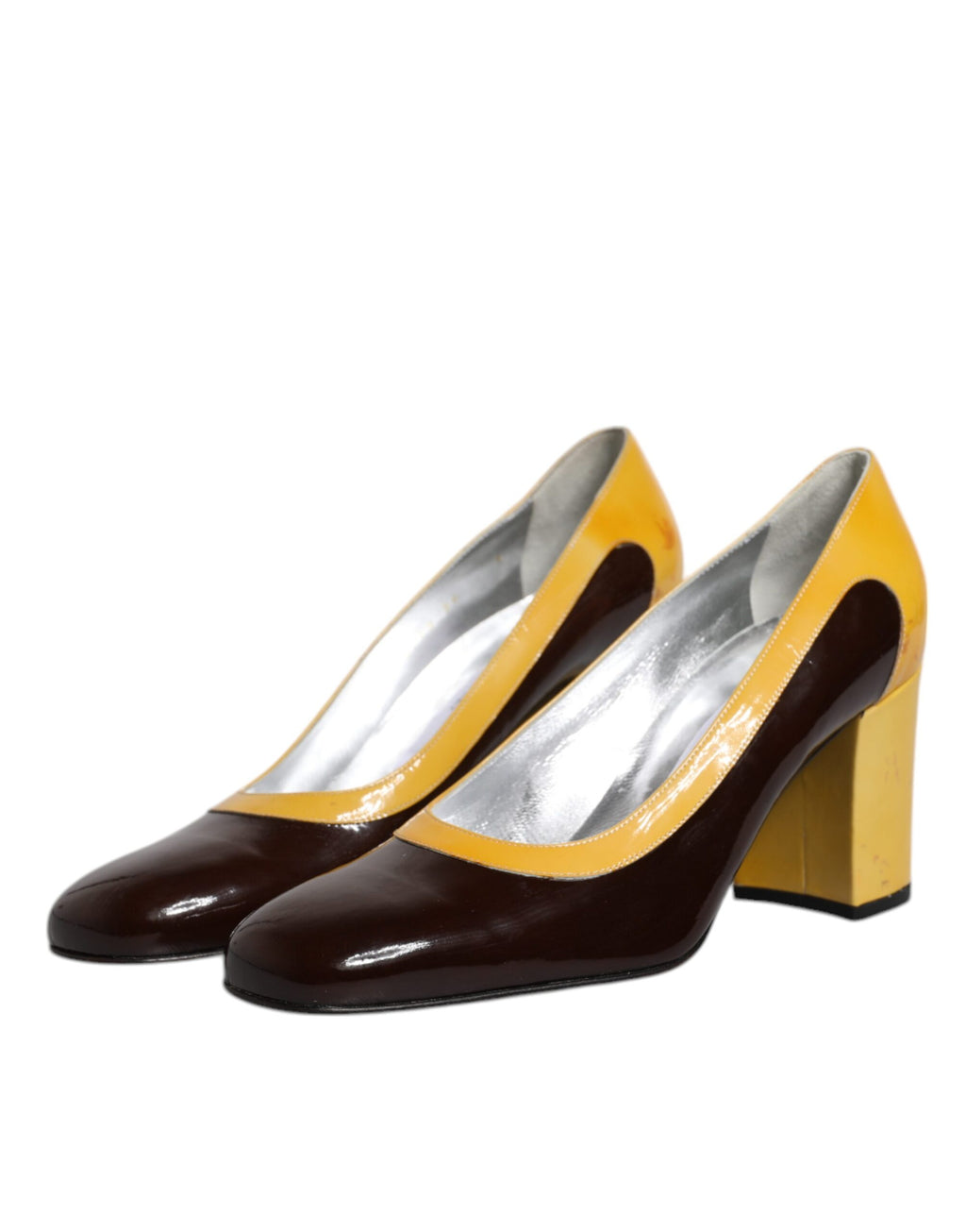 Escarpins Dolce & Gabbana en cuir jaune et marron avec talons blocs, vue rapprochée des chaussures élégantes.