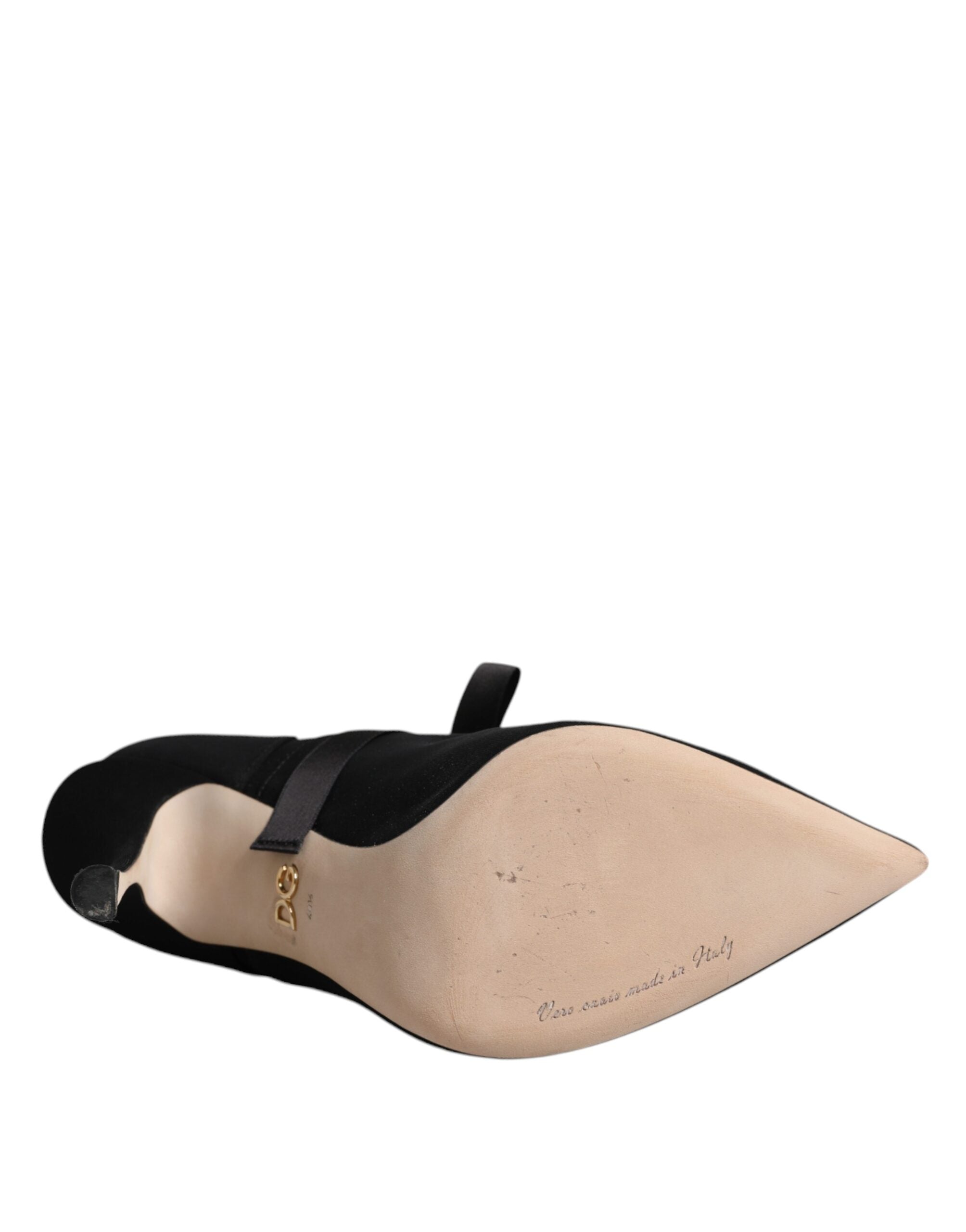 Chaussures Dolce & Gabbana, bottines noires à talons stilettos et mi-mollet, avec design élégant et finition en cuir.