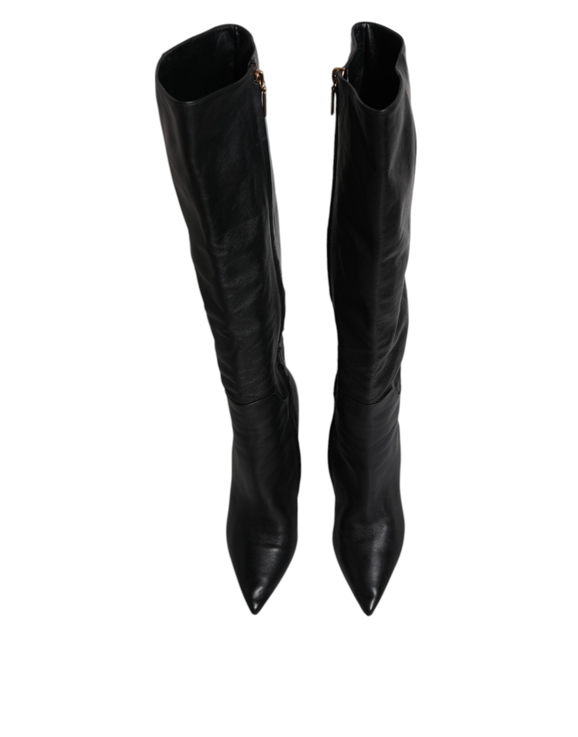 Chaussures Dolce & Gabbana, bottines en cuir noir, talons hauts, genou haut, style élégant et sophistiqué.
