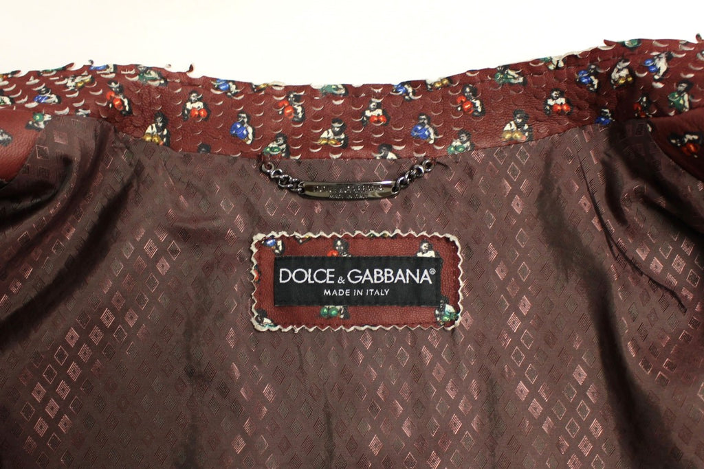 Veste en cuir Bordeaux Dolce & Gabbana avec imprimé boxer, style élégant et moderne, visible en gros plan.