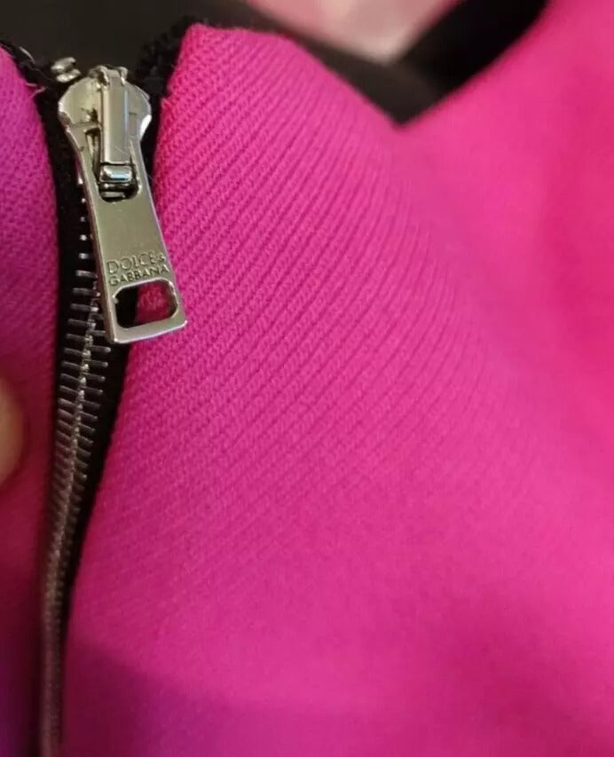 Robe courte sans manches rose Dolce & Gabbana, silhouette ajustée et ligne A, en tissu élégant et sophistiqué.