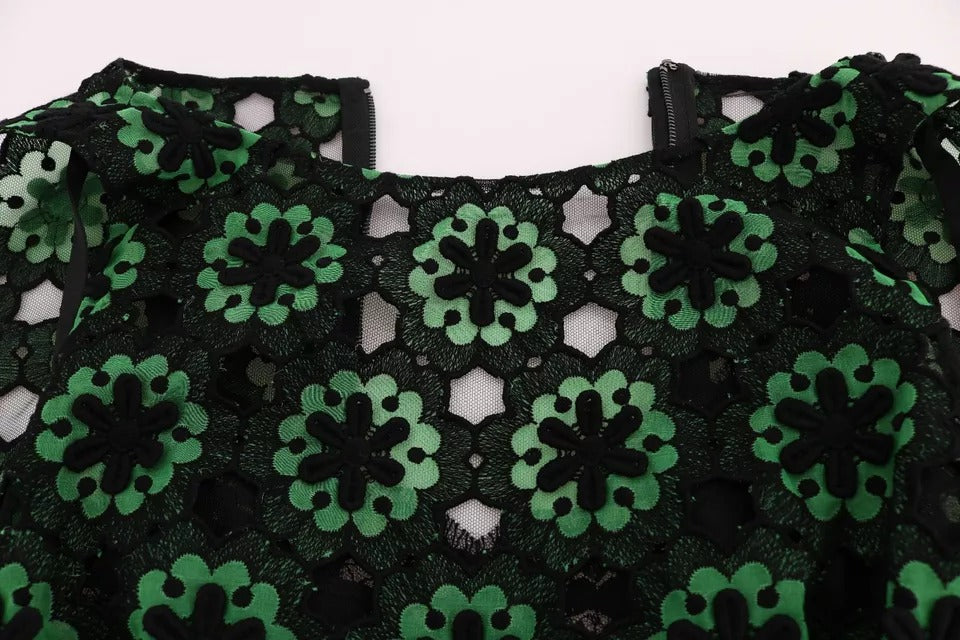 Robe trapèze verte Dolce & Gabbana avec broderie florale et design élégant, idéale pour une tenue chic et raffinée.