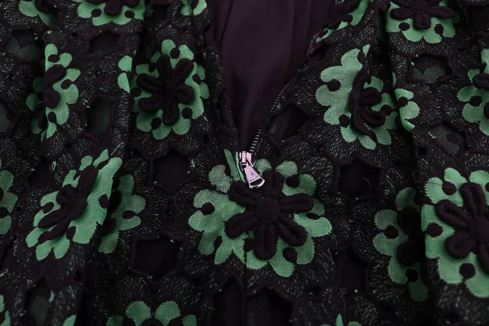 Robe trapèze verte Dolce & Gabbana avec broderie florale, style élégant et féminin, vue de face.
