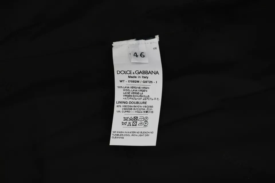 Gilet en laine noir Dolce & Gabbana avec logo, coupe élégante et détails raffinés, porté sur un mannequin.
