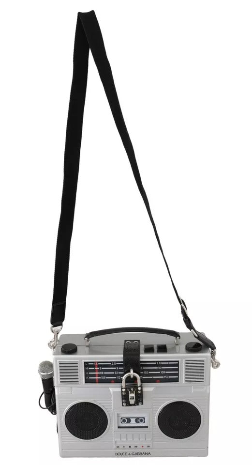 Radio rétro en argent Dolce & Gabbana, boîte à bombs limitée, sac en bois fait main, design vintage élégant.