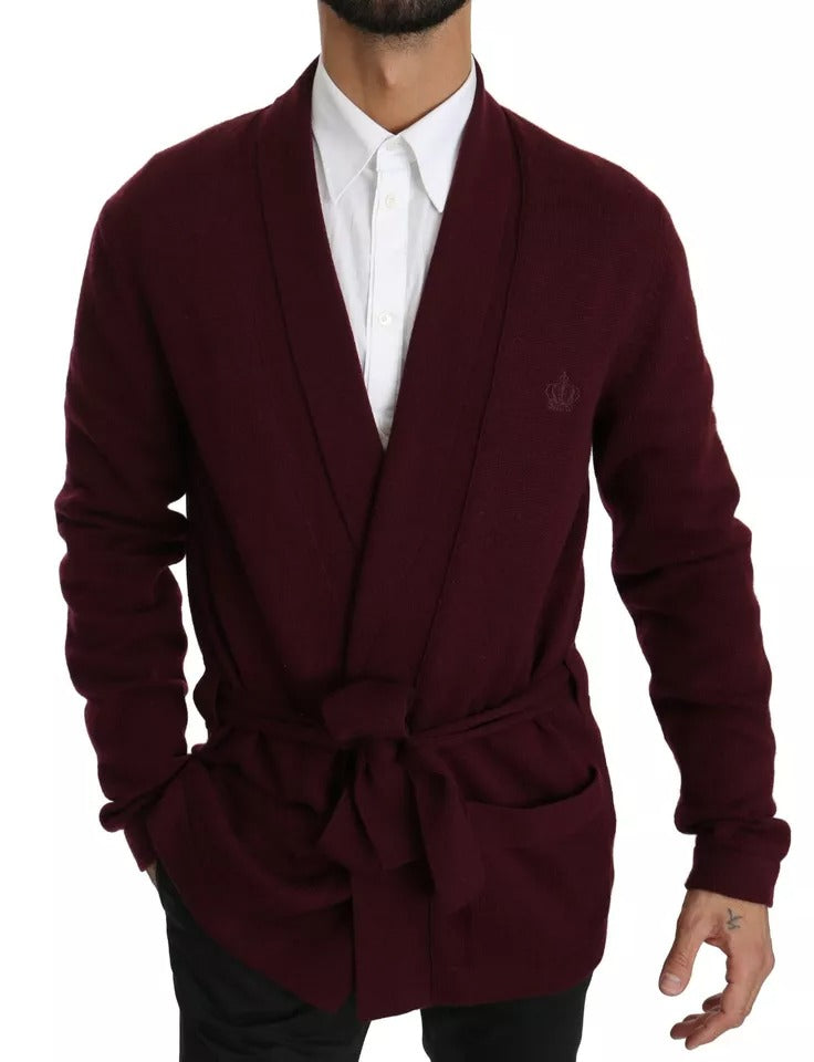 Pull cardigan en cachemire Bordeaux de Dolce & Gabbana, avec motif couronne et détails élégants.