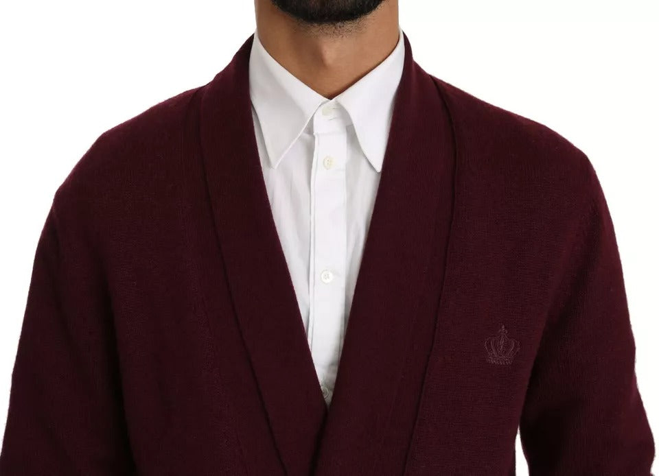 Pull cardigan en cachemire Bordeaux de Dolce & Gabbana avec motif couronne et détails élégants, douceur et style raffiné.