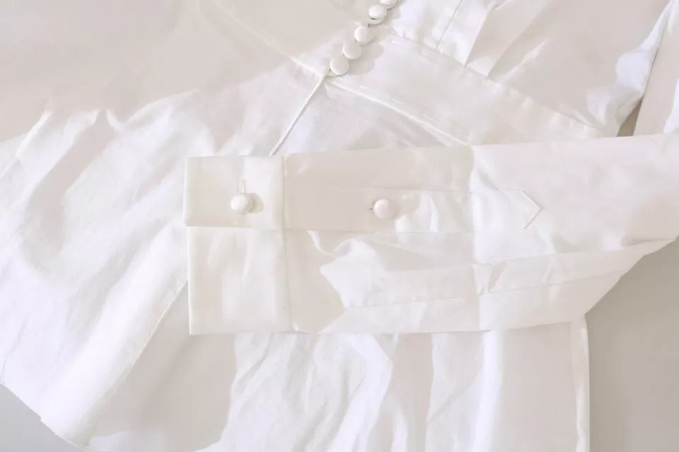 Boutons décoratifs noirs et blancs pour chemise ou blouse Dolce & Gabbana, détail élégant sur le haut.