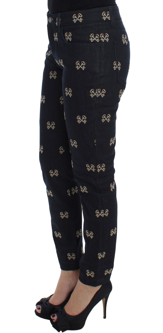 Jeans slim bleu Dolce & Gabbana KATE avec broderie clé, coupe ajustée, détails élégants visibles sur l'image.