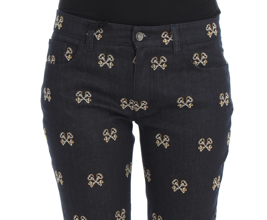 Jeans slim bleu Dolce & Gabbana KATE avec broderies de clés, tissu élégant et coupe ajustée visible sur l’image.