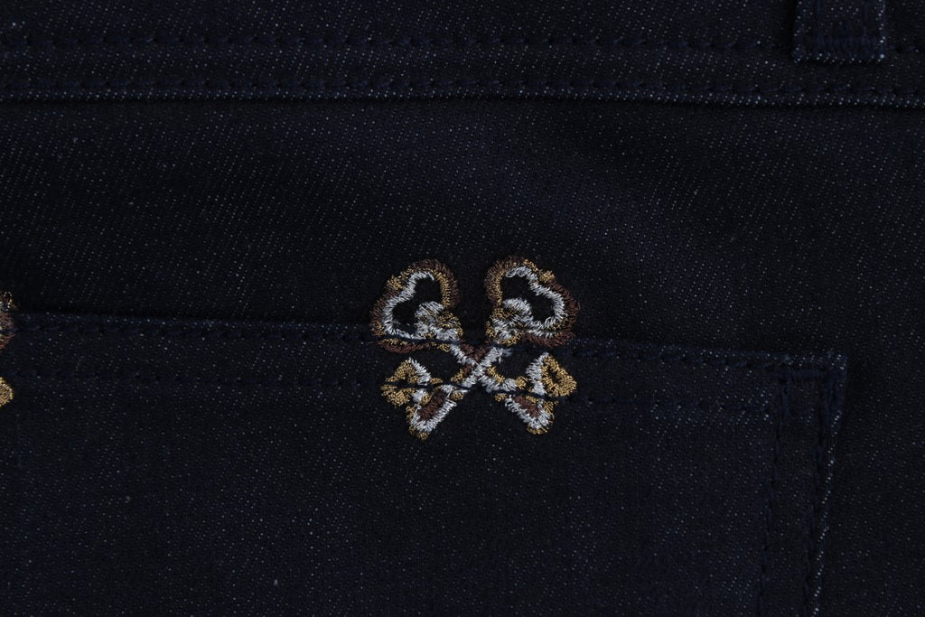 Jeans slim bleu Dolce & Gabbana KATE avec broderies clés, ajustés et modernes, visibles en détail sur l'image.