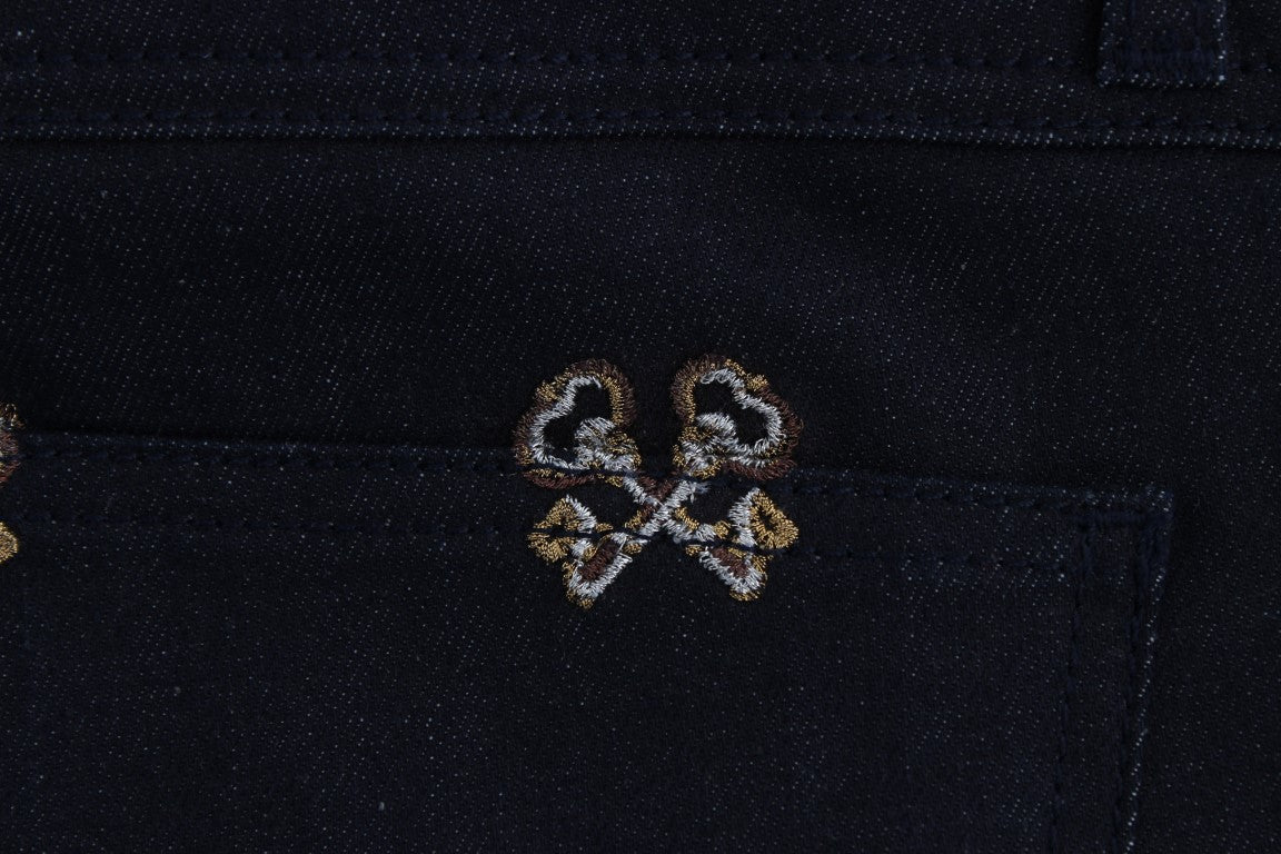 Jeans slim bleu Dolce & Gabbana KATE avec broderies clés, ajustés et modernes, visibles en détail sur l'image.
