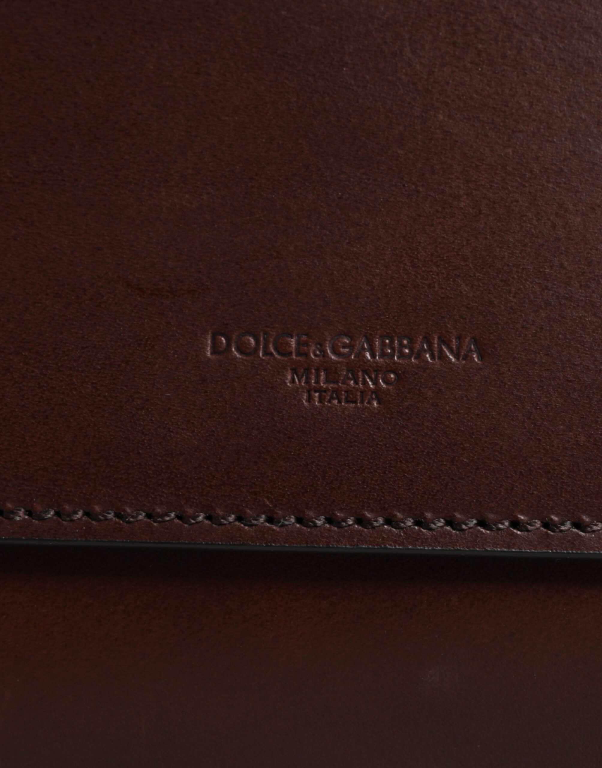 Sac à bandoulière en cuir marron Dolce & Gabbana avec logo embossé, élégant et pratique pour un style sophistiqué.