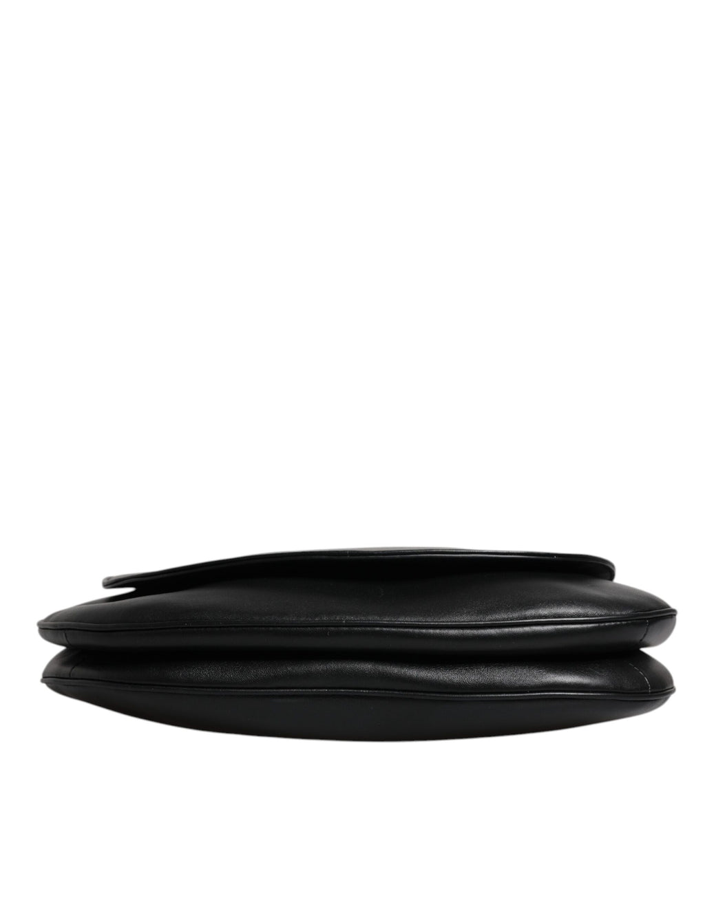 Sac à épaule Dolce & Gabbana en cuir noir avec rabat et boucle, détail élégant pour un style sophistiqué.