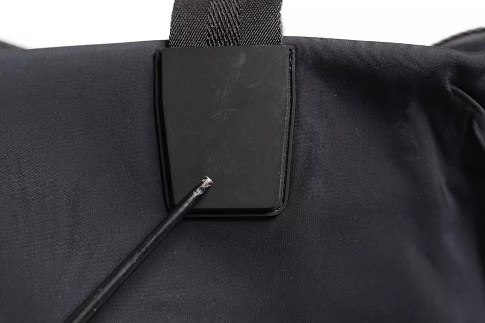 Sac cabas pour femmes Dolce & Gabbana en toile noire avec logo DG, pratique pour shopping, avec poignées en tissu.