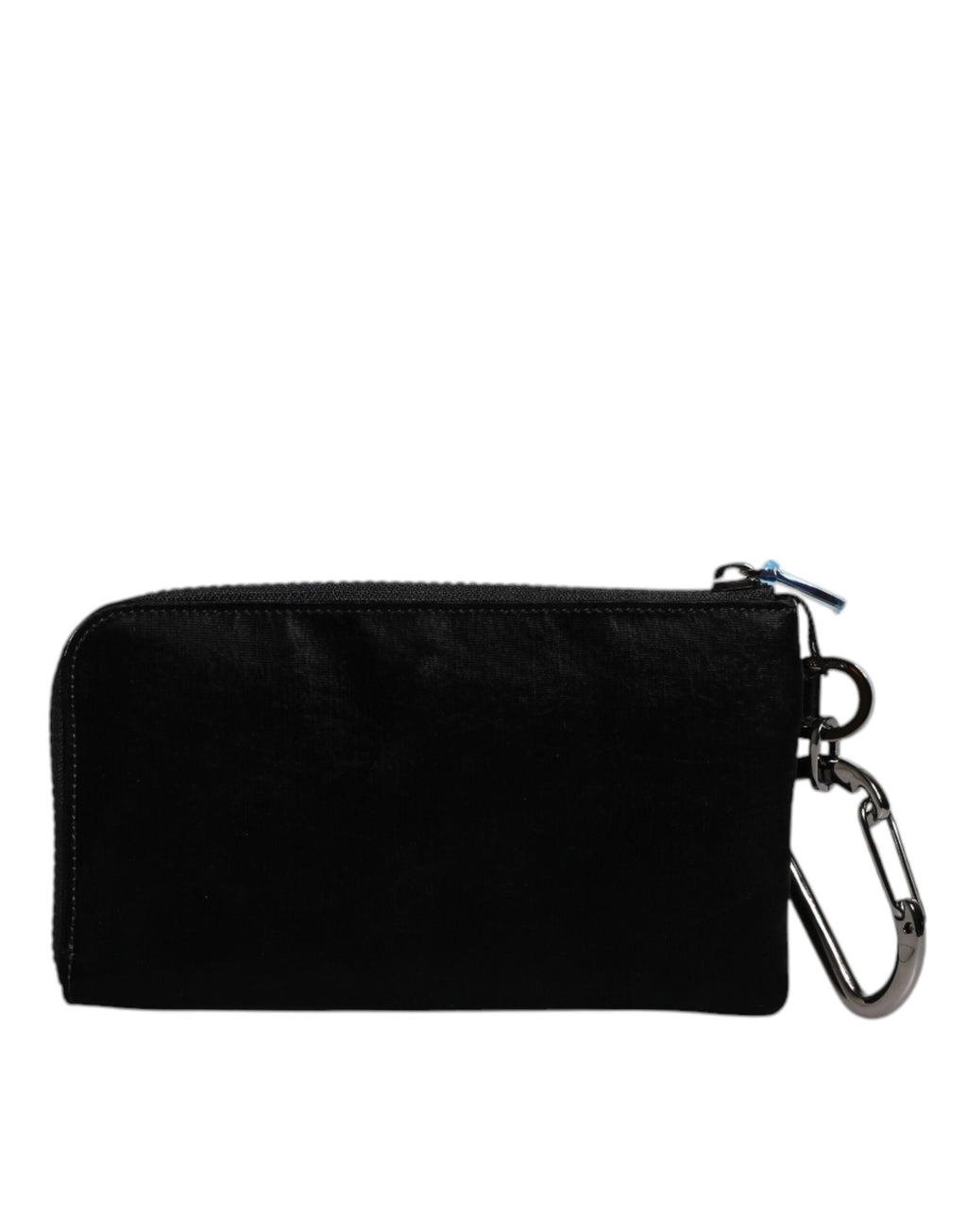 Porte-clés en nylon noir Dolce & Gabbana avec plaque logo, attaché à une pochette ou clutch élégante.