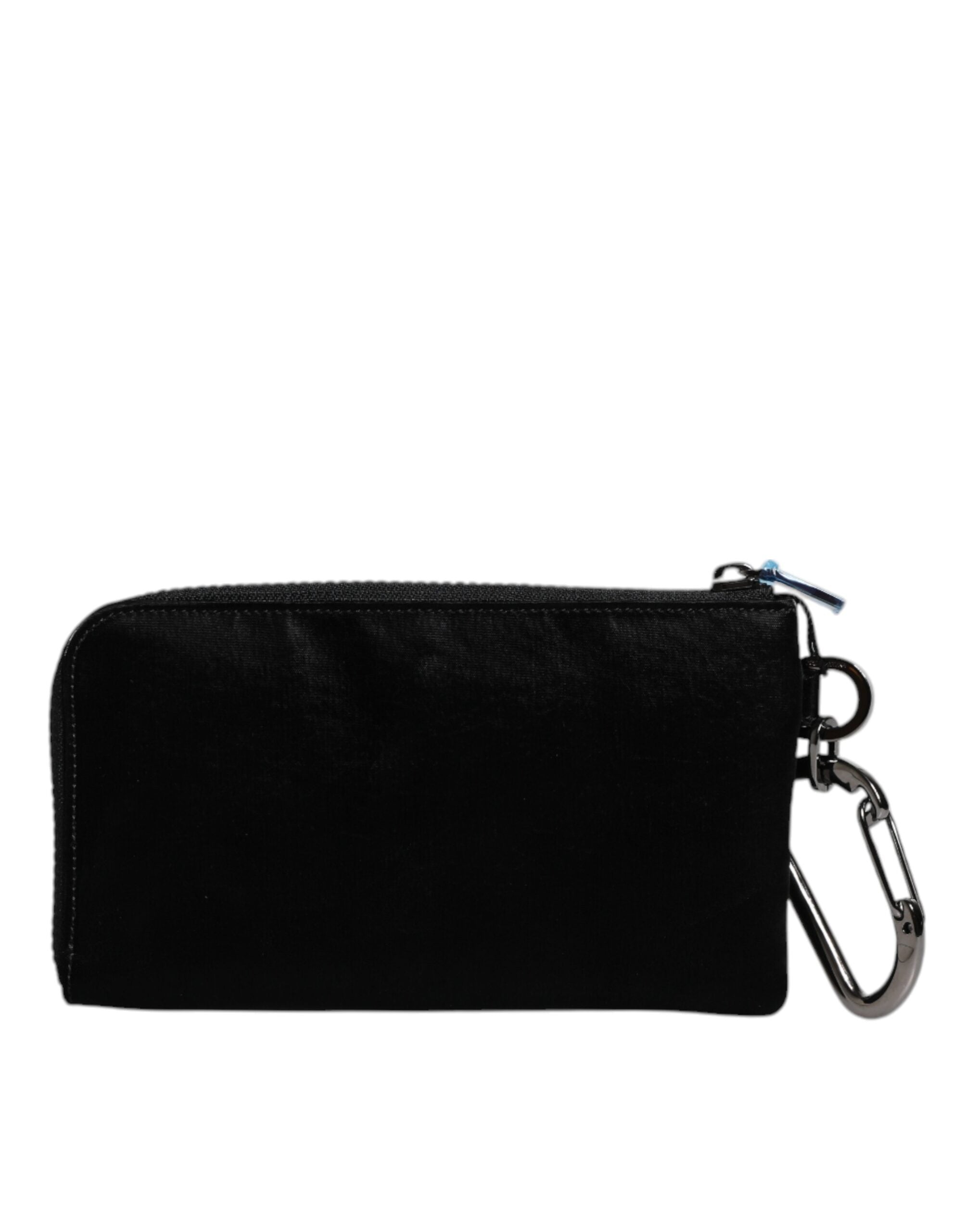 Porte-clés en nylon noir Dolce & Gabbana avec plaque logo, attaché à une pochette ou clutch élégante.