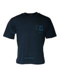 T-shirt à manches courtes Dolce & Gabbana, logo bleu sur le devant, col ras du cou, tissu en coton, style casual élégant.