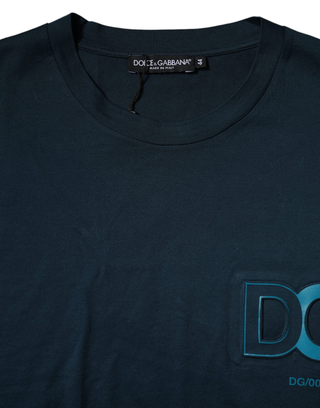 T-shirt à manches courtes Dolce & Gabbana bleu avec logo sur la poitrine, col rond, style décontracté.