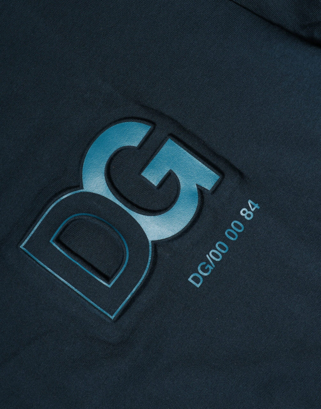 T-shirt Dolce & Gabbana à manches courtes avec logo bleu, col ras du cou, style décontracté, visible en image.
