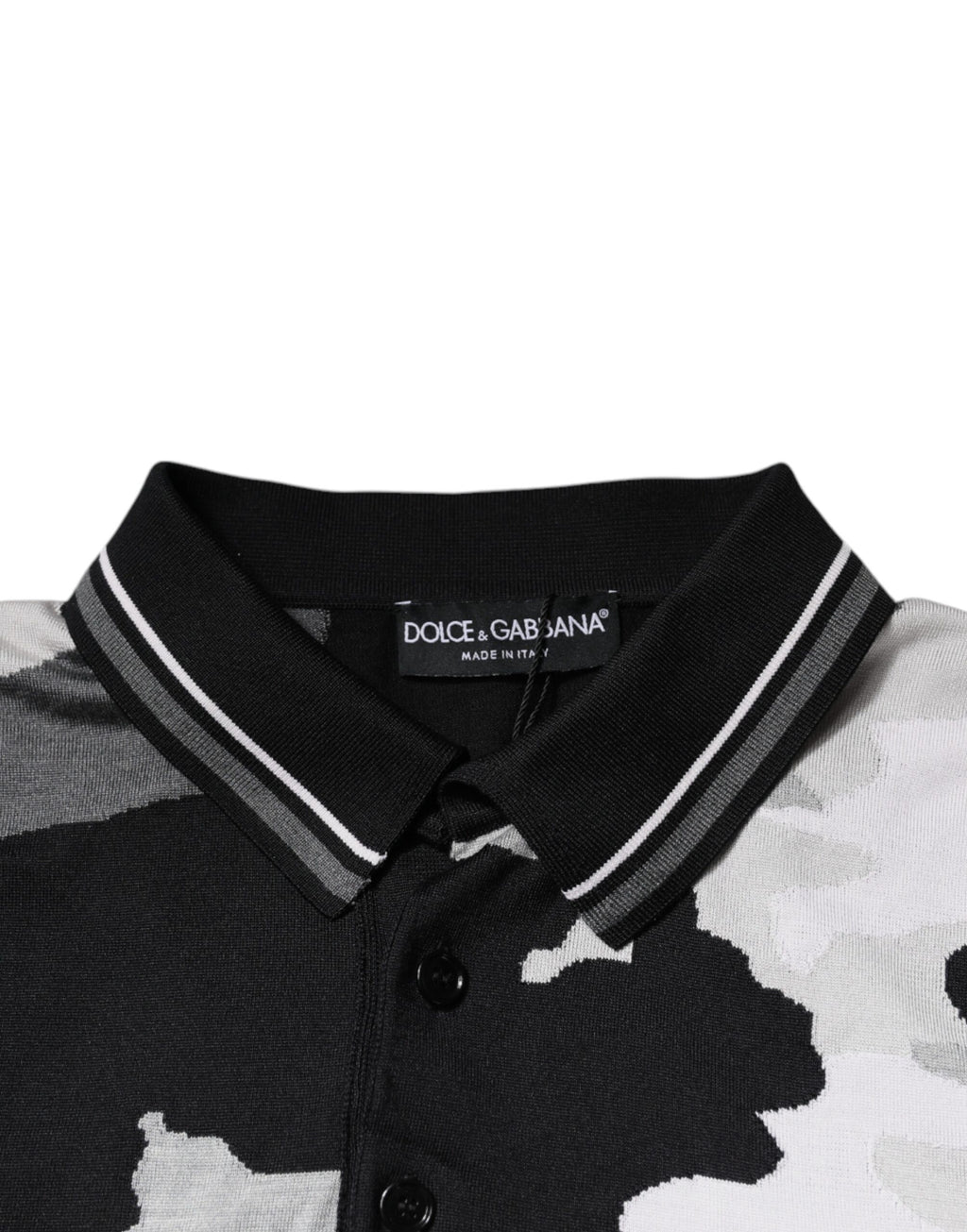 Polo à col multicolore camouflage de Dolce & Gabbana, t-shirt pour homme avec motif tendance et logo subtil.