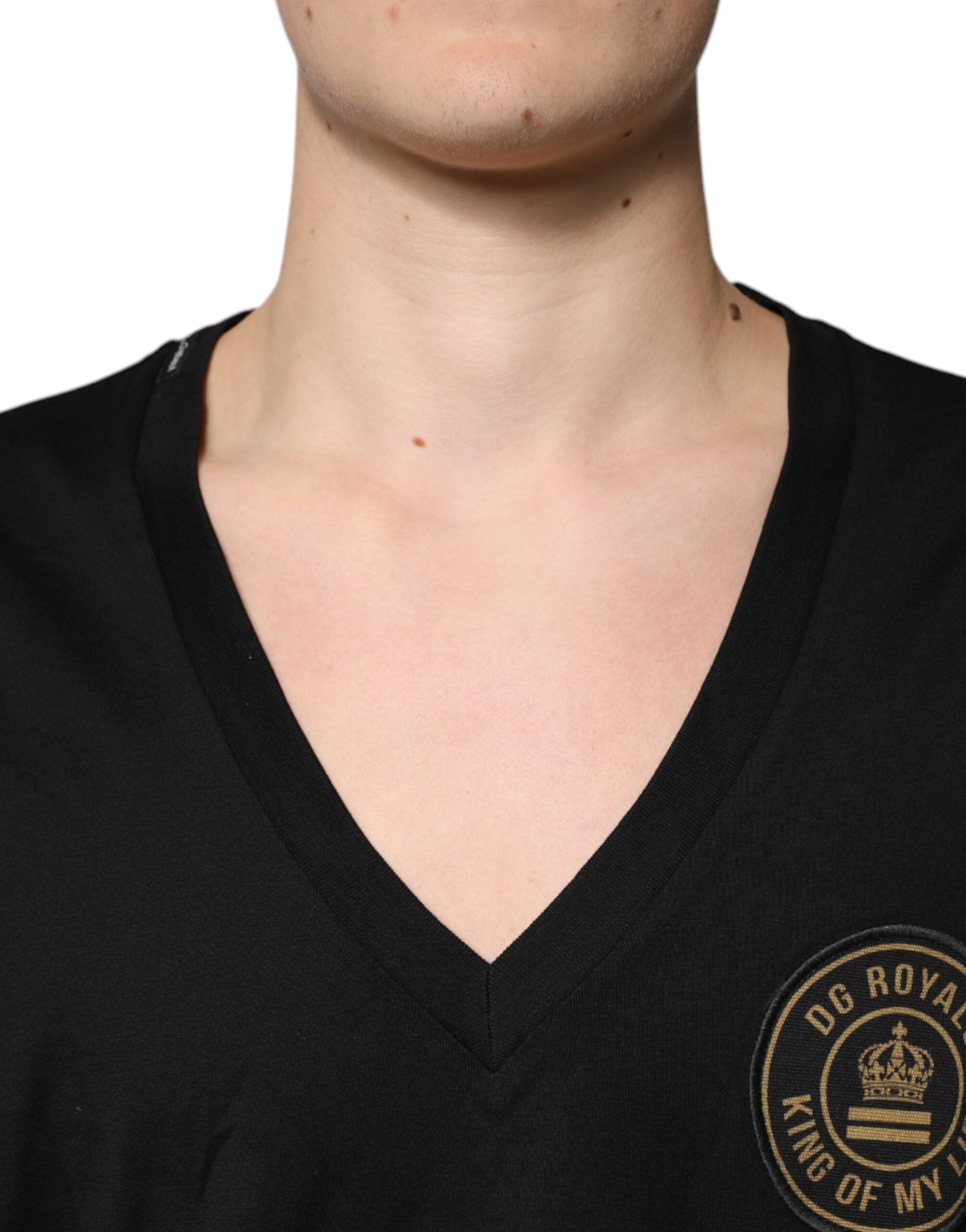 T-shirt à manches courtes noir en coton avec logo Dolce & Gabbana, col en V, style décontracté pour homme.