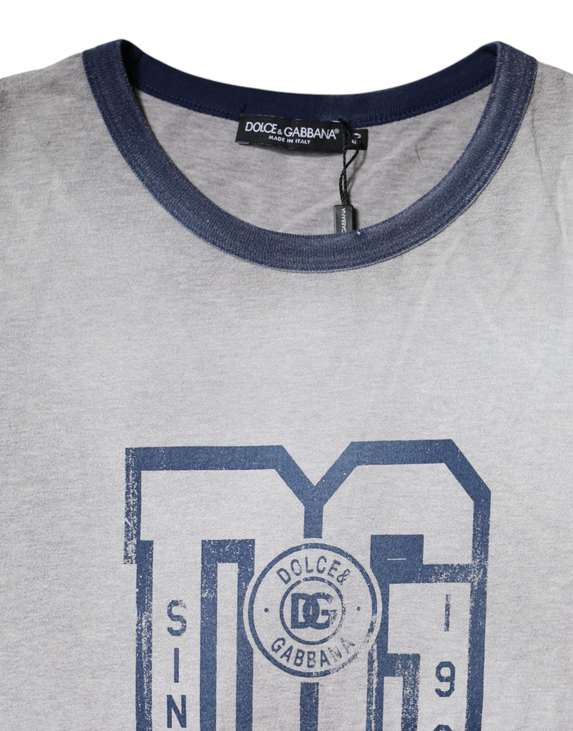 T-shirt en coton gris avec logo imprimé Dolce & Gabbana, col rond, style décontracté et moderne.