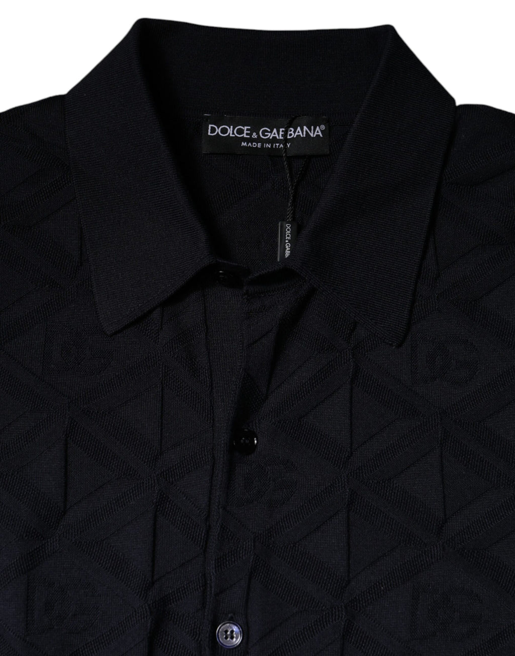 Pull homme Dolce & Gabbana en soie noire à col rond, cardigan élégant avec manches longues et détails sophistiqués.