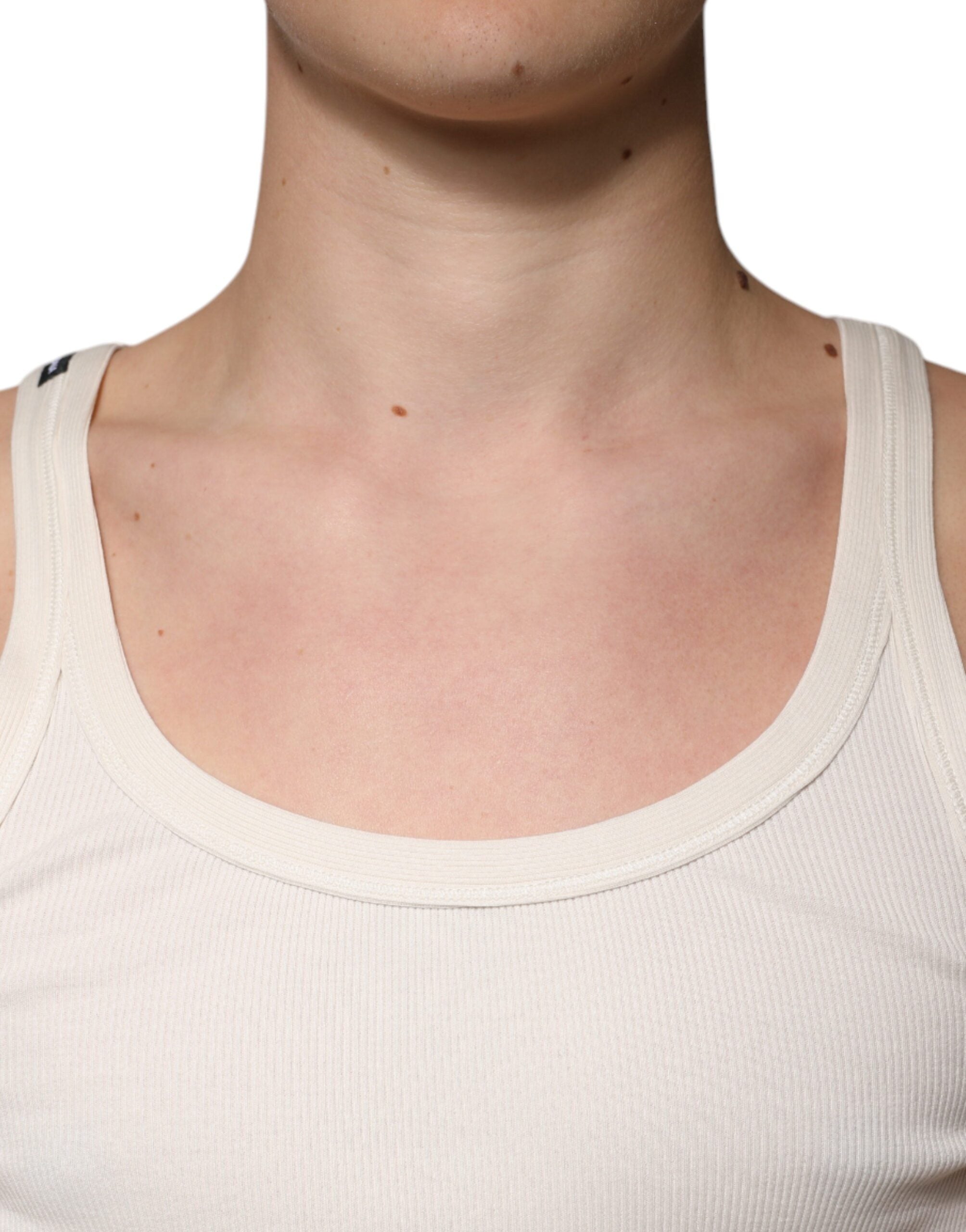 T-shirt sans manches en coton blanc cassé de Dolce & Gabbana avec col rond, vue de face.