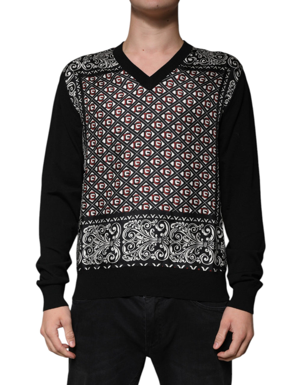 Pull noir en laine Dolce & Gabbana avec logo, col en V, doux et élégant, parfait pour un style sophistiqué.