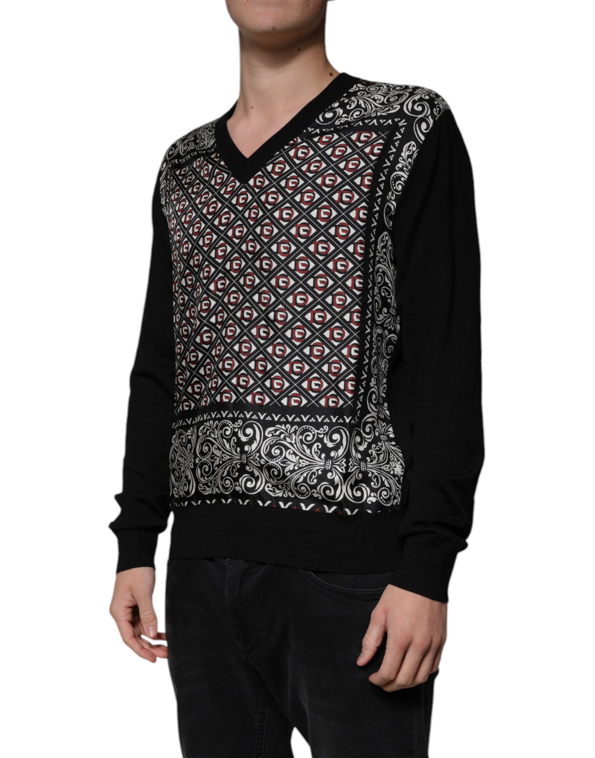 Pull en laine noir Dolce & Gabbana avec logo, col en V, élégant et confortable, vue de face.