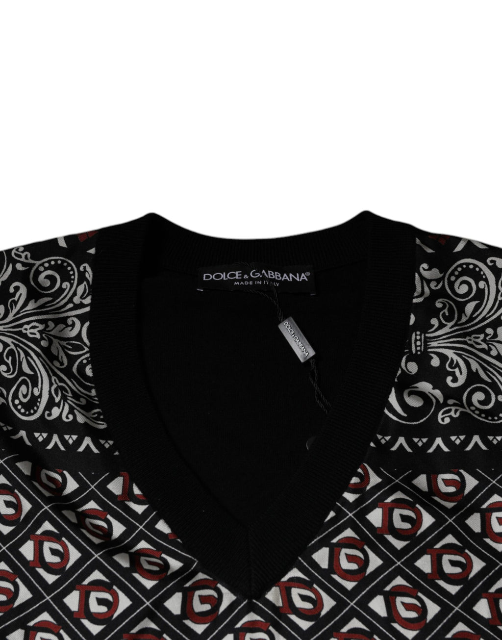 Pull noir en laine Dolce & Gabbana avec logo, col en V, doux et élégant, idéal pour un style chic et décontracté.