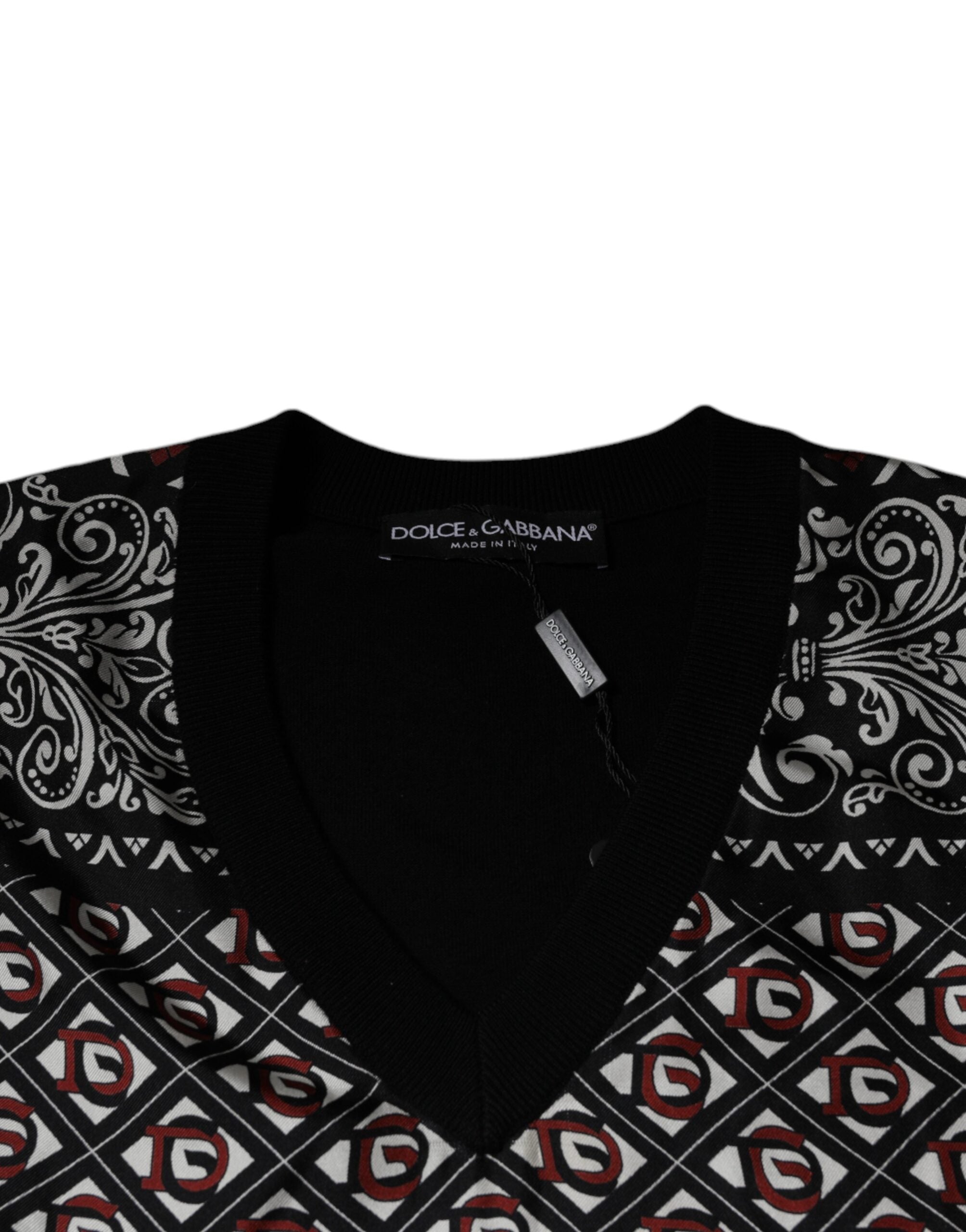 Pull noir en laine Dolce & Gabbana avec logo, col en V, doux et élégant, idéal pour un style chic et décontracté.