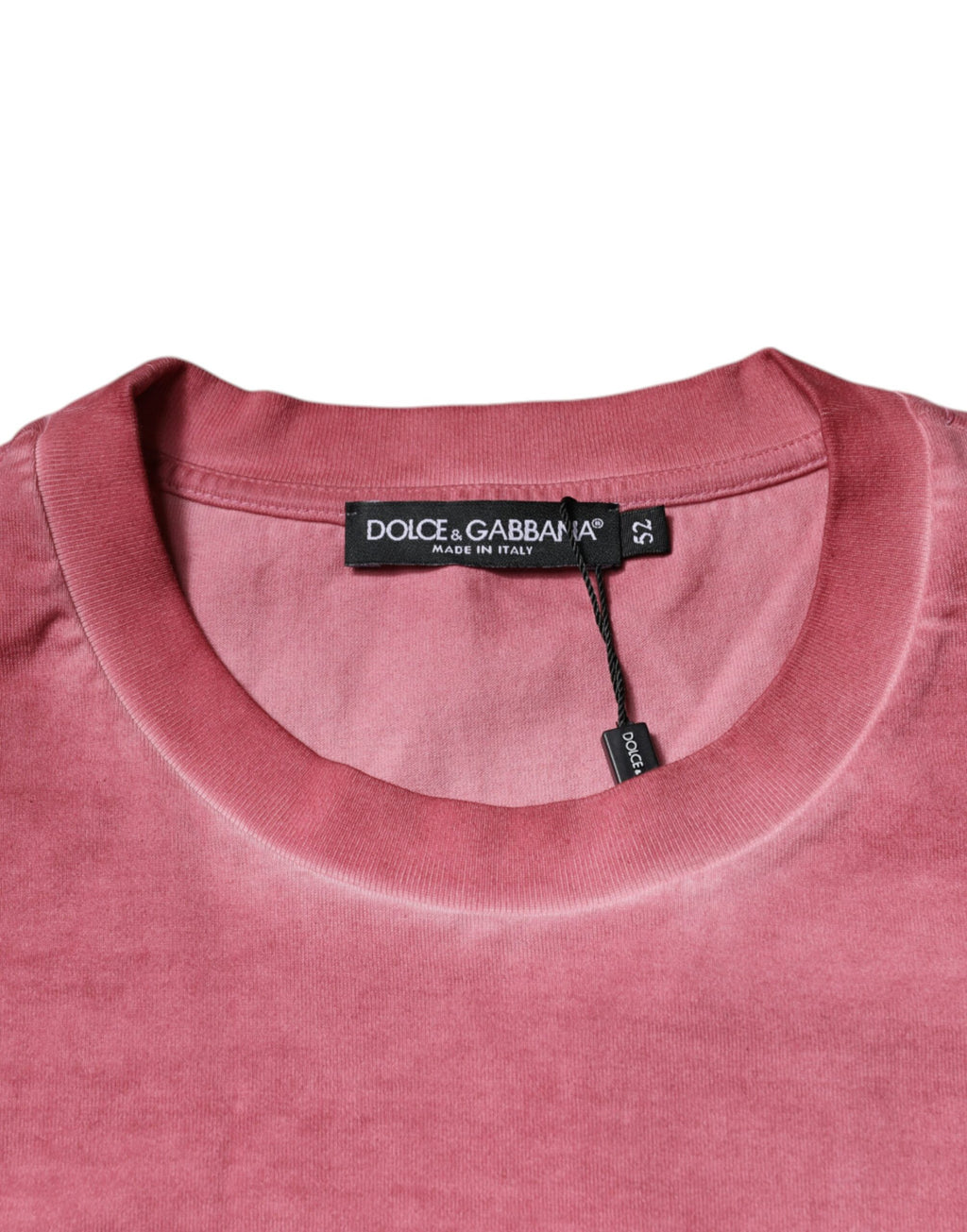 T-shirt en coton rose avec logo imprimé, col rond, de la marque Dolce & Gabbana, vue de face.