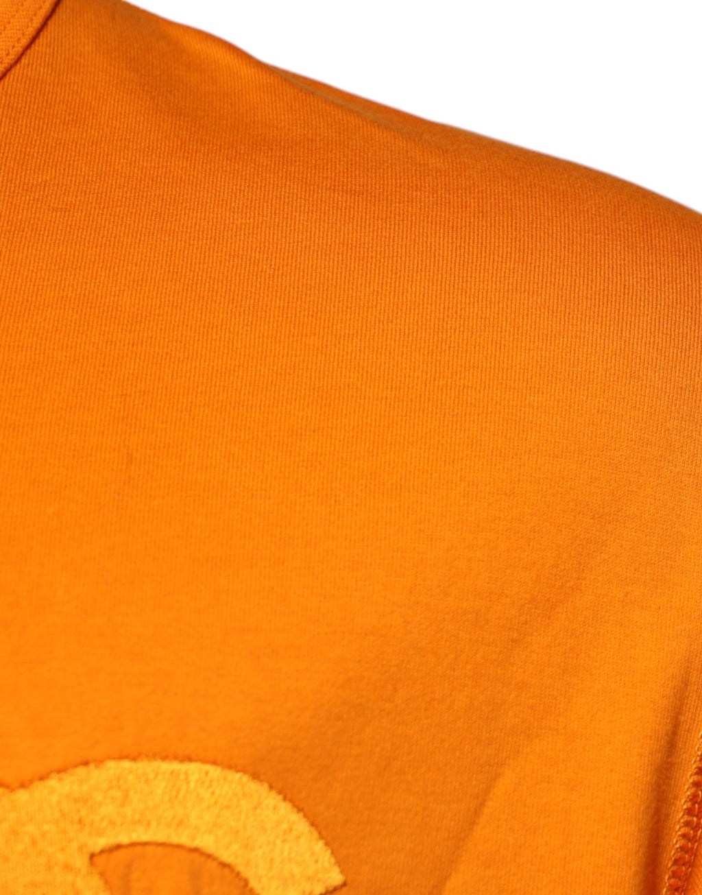 T-shirt en coton à logo orange Dolce & Gabbana avec col rond, vue de face, détails visibles sur le devant.
