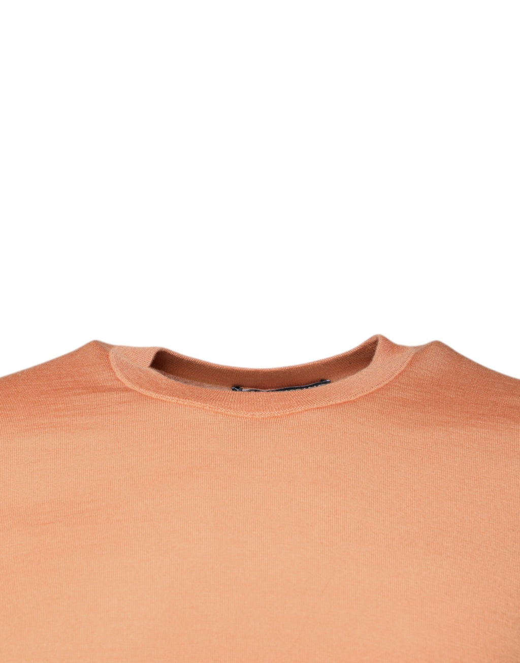 Pull-over en laine beige Dolce & Gabbana à col rond, coupe courte et style décontracté, visible sur l’image.