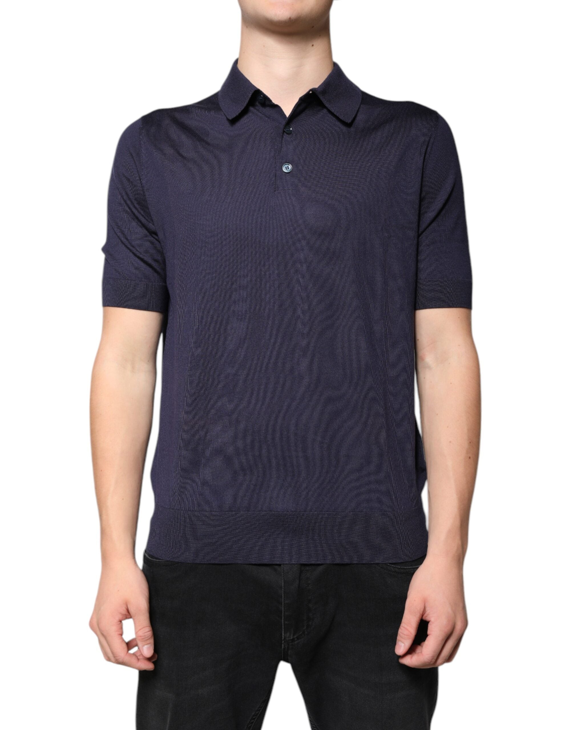 Polo Dolce & Gabbana en soie bleue à col et manches courtes, vue de face.