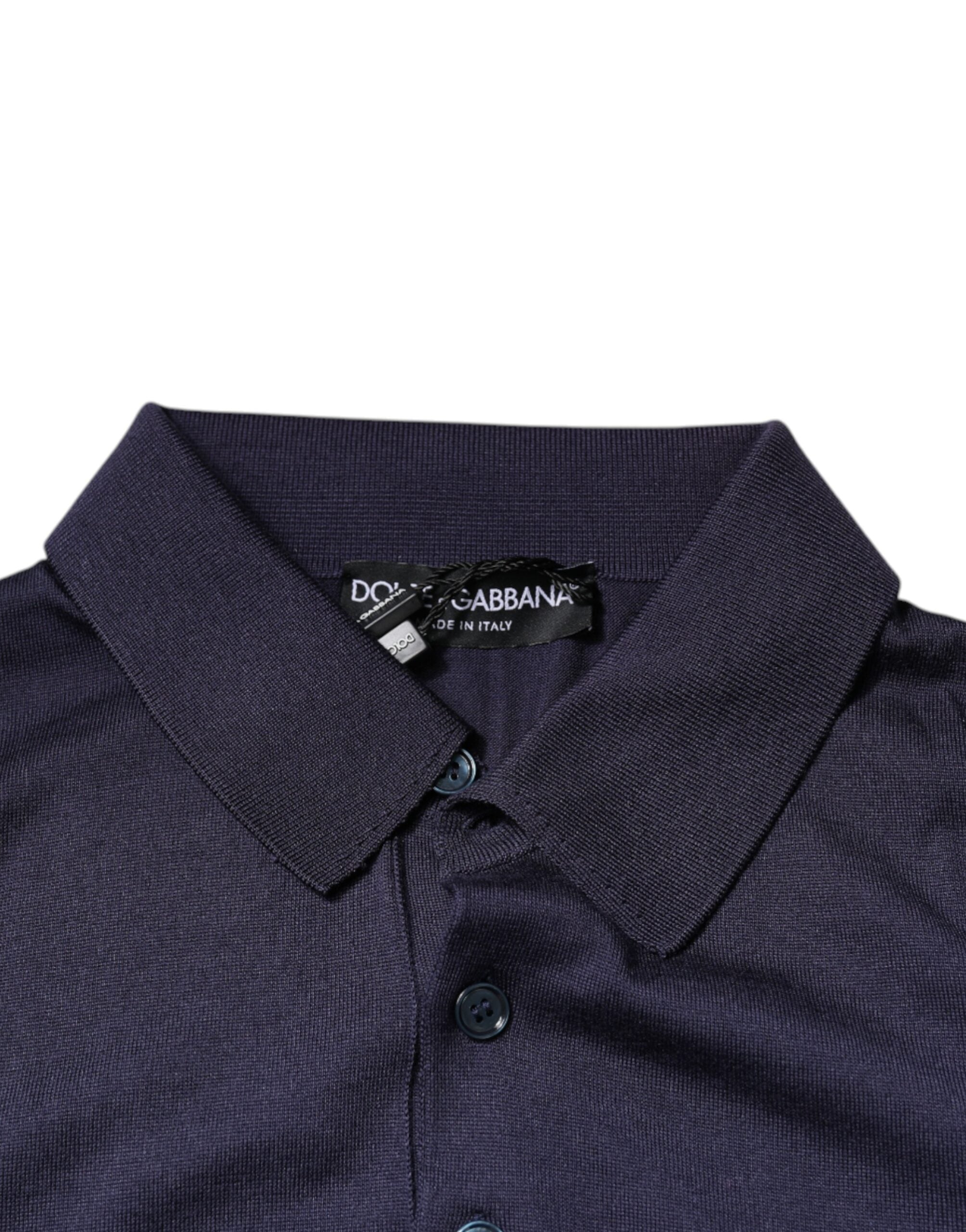 Polo en soie bleue à col et manches courtes de Dolce & Gabbana, élégant et confortable.